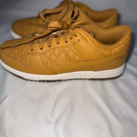 Women's Nike Dunk Low in Wheat/Sail Quilted Sneakers - Picture 4 of 7